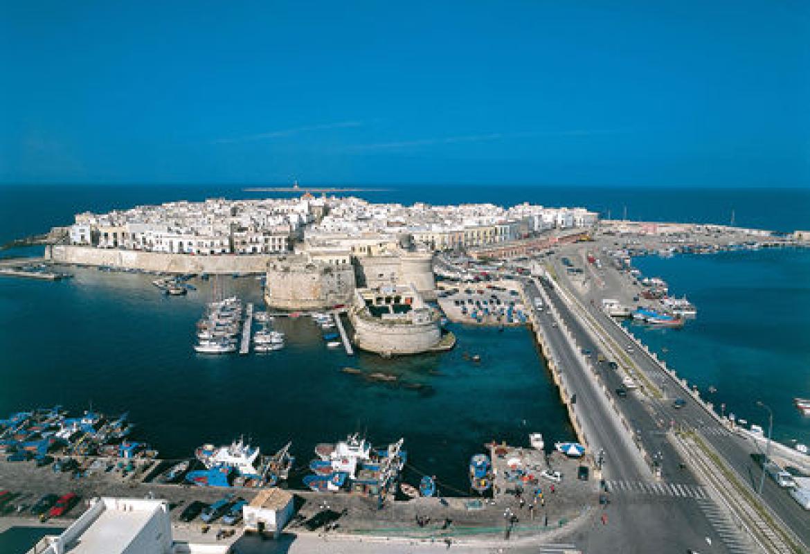 Da Milano a Gallipoli per affittare via internet case inesistenti, denunciate sei persone