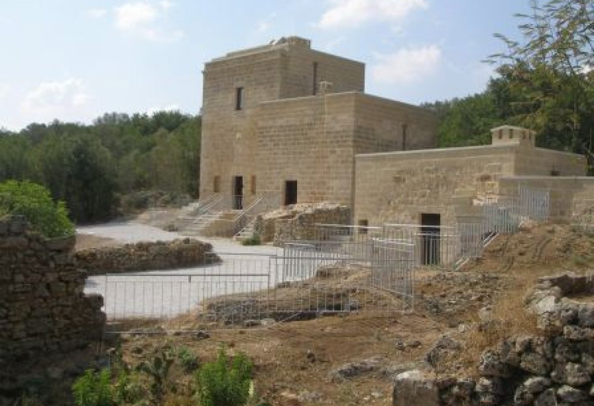 Le bellezze del Salento e l'offesa delle campagne invase dai rifiuti