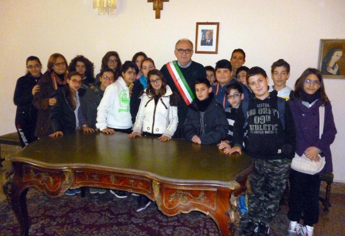 La seconda A del Polo 2 di Noha ricevuta dal Sindaco