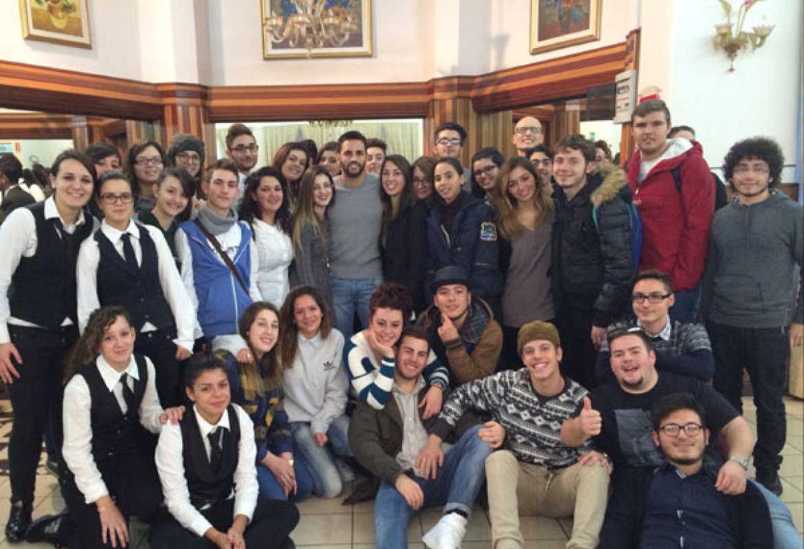 Mister gay, Giovanni Licchello, entra nelle scuole