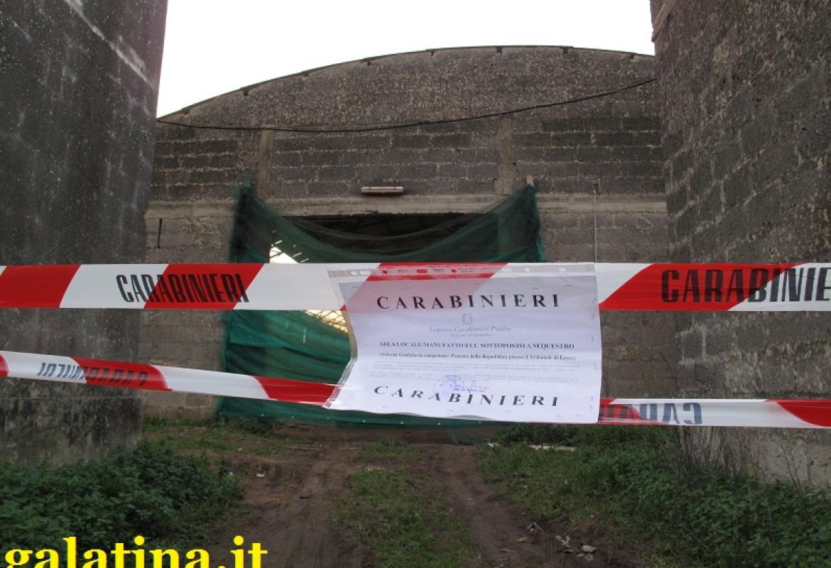 Sequestrati quattro capannoni sulla Galatina-Sogliano. Denunciati il proprietario e la ditta intenta a demolire i tetti di ethernit