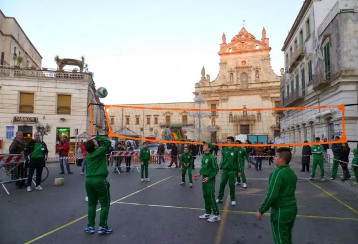 Piazza San Pietro bianco-verde per un pomeriggio