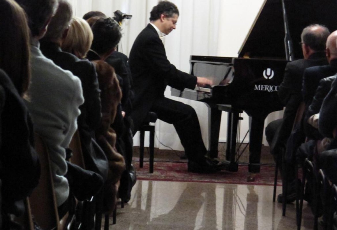 Gli auguri alla Città con le entusiasmanti note di Lionel Morales