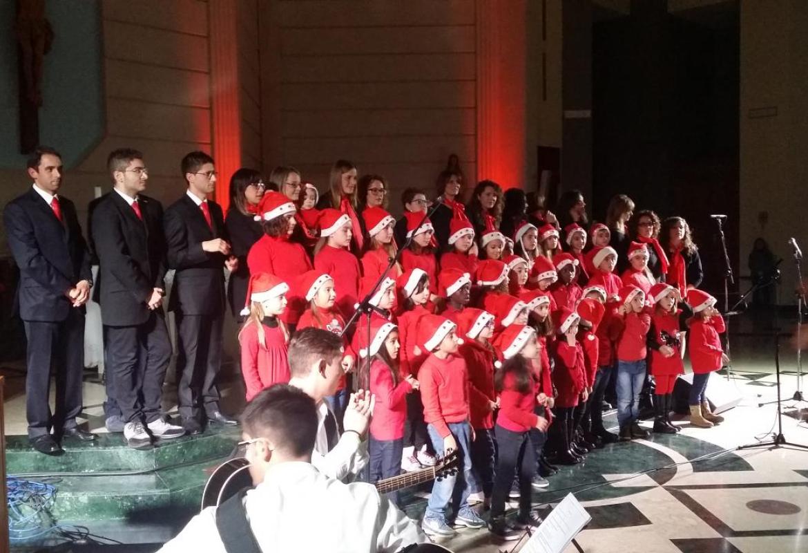 Applausi per "Ora è tempo di gioia!"