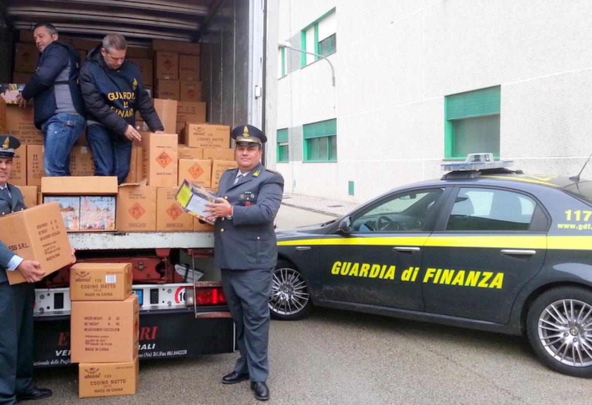 Sequestrate cento tonnellate di fuochi pirotecnici