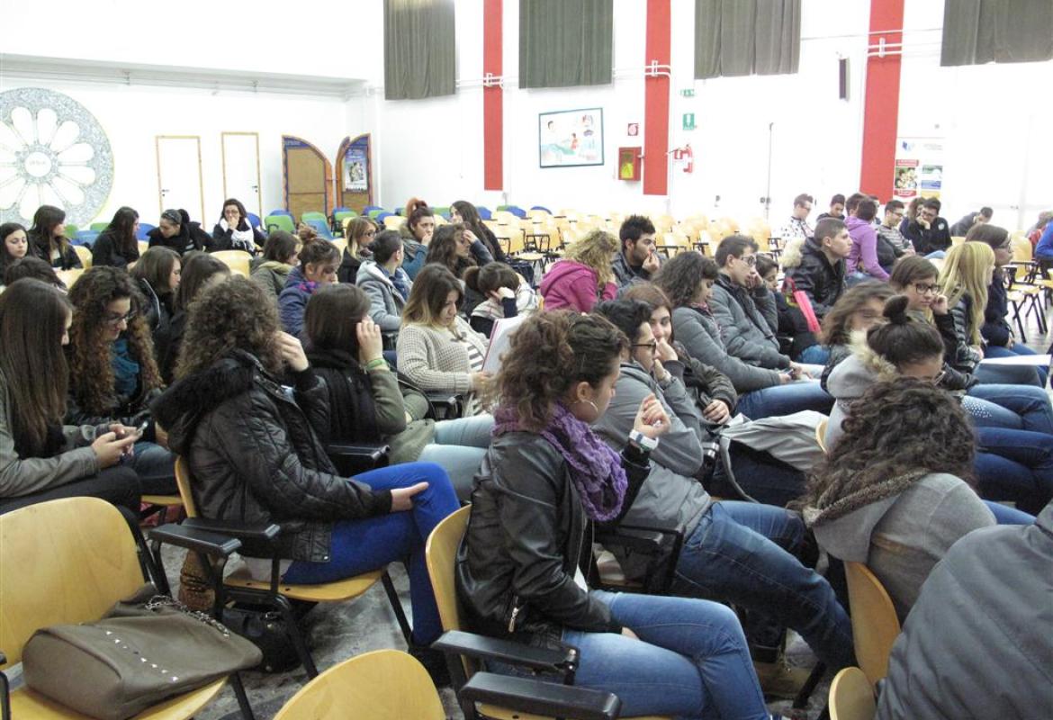 "Il mondo si cambia a scuola". Non molliamo!