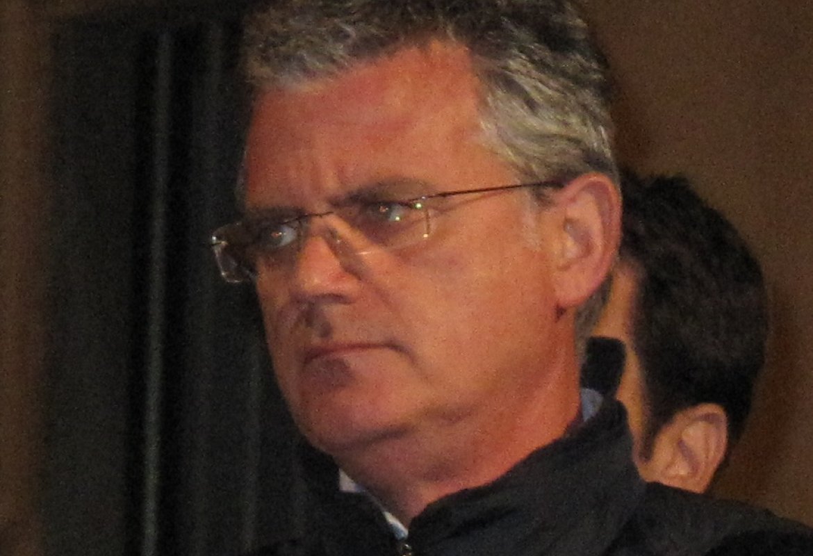 "Quando finiranno i lavori della tangenziale-est? Perché non si consente ai cittadini di usare il nuovo palasport?"