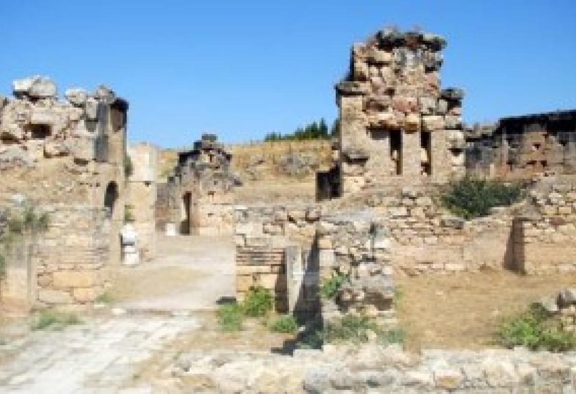 Oggi a 'Mistero' la “Porta degli Inferi” scoperta a Hierapolis dagli archeologi salentini