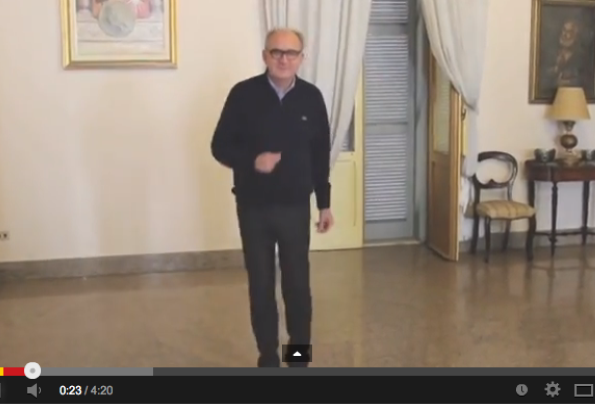 La prossima volta una bella nenia, promesso. E musi lunghi, mi raccomando!