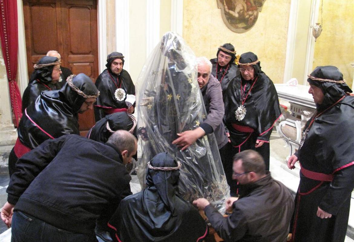 La 'Chiamata della Madonna' sotto la pioggia