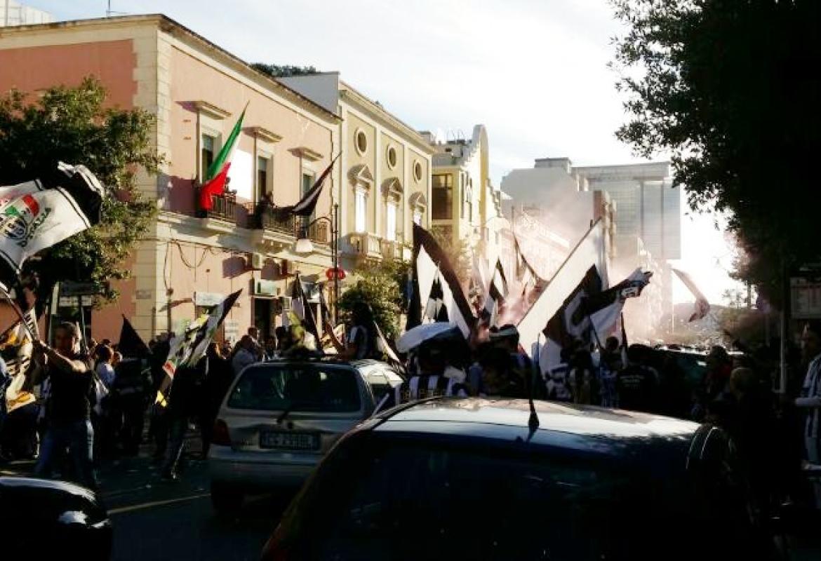 "Quattro gatti in piazza per i 102 punti della Juve"