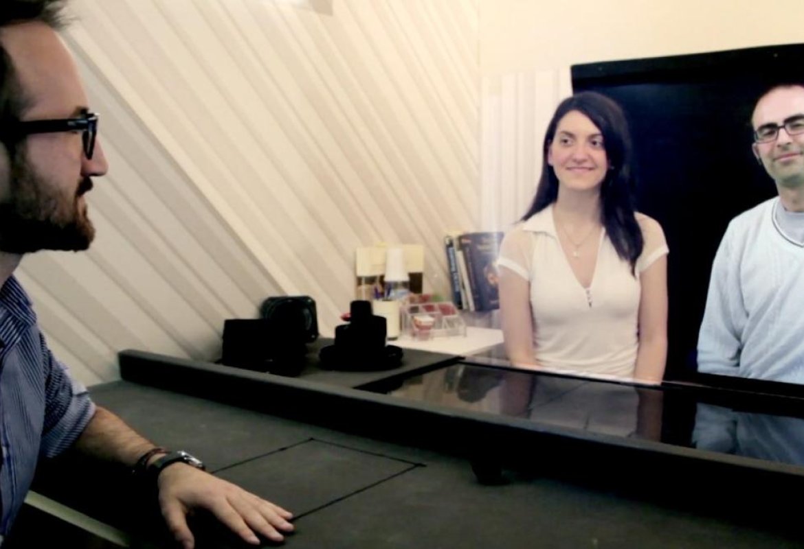 "Ti vedo di fronte a me e tu sei dall'altra parte del mondo"