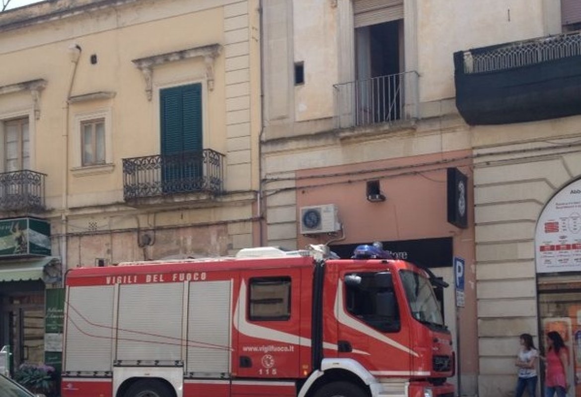 Paura in via Giuseppina del Ponte per una fuga di gas