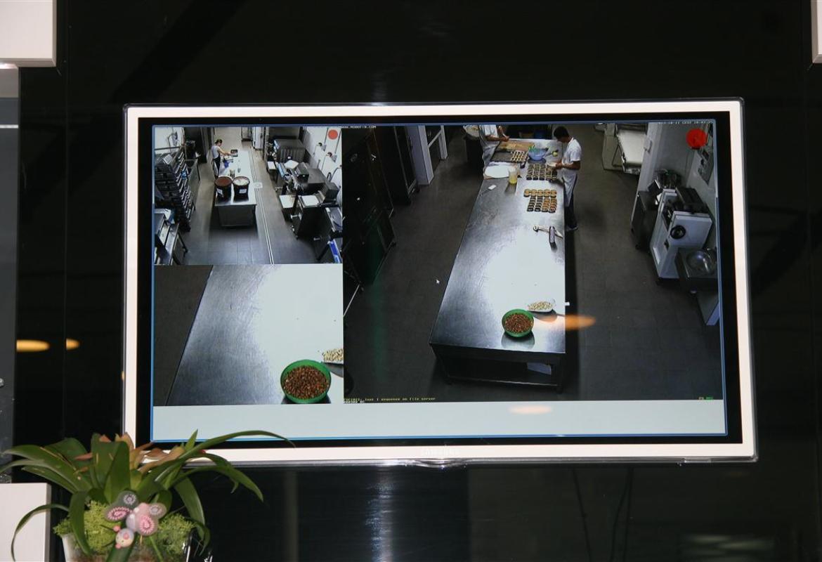 Pasticceria Dentoni, undici telecamere per scoprire i segreti di un 'dolce' successo