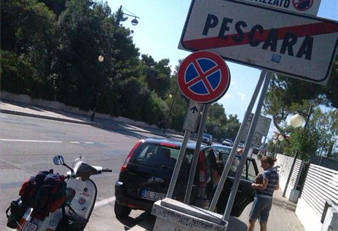 "Ho fatto il bagno nudo ed ho dormito su una panchina ad Ancona"