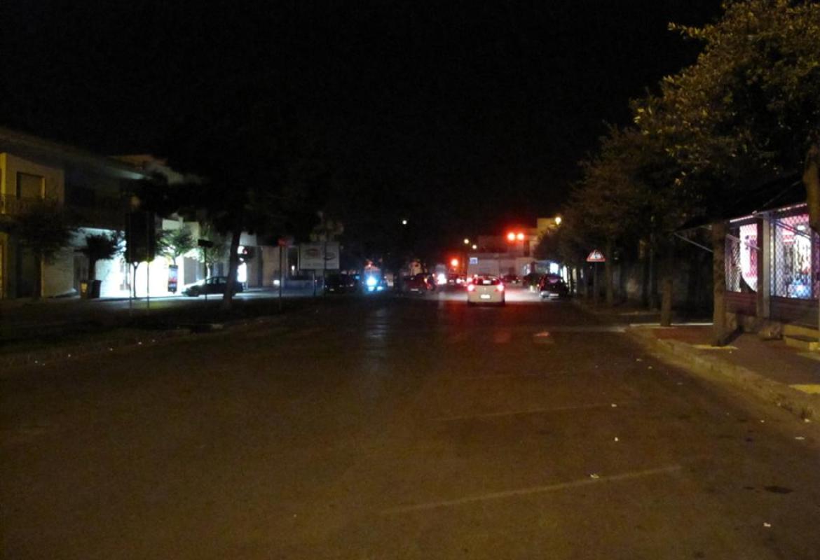 Ancora buio su viale Santa Caterina Novella. Sarà per poco?