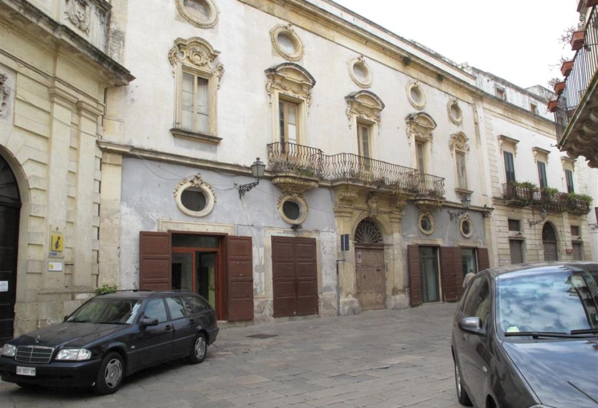 Invertito il senso unico di via Vittorio Emanuele II, minirivoluzione del traffico a Galatina