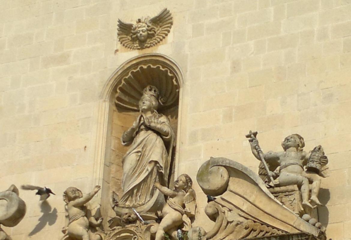 Il bambino le sussultò nel grembo