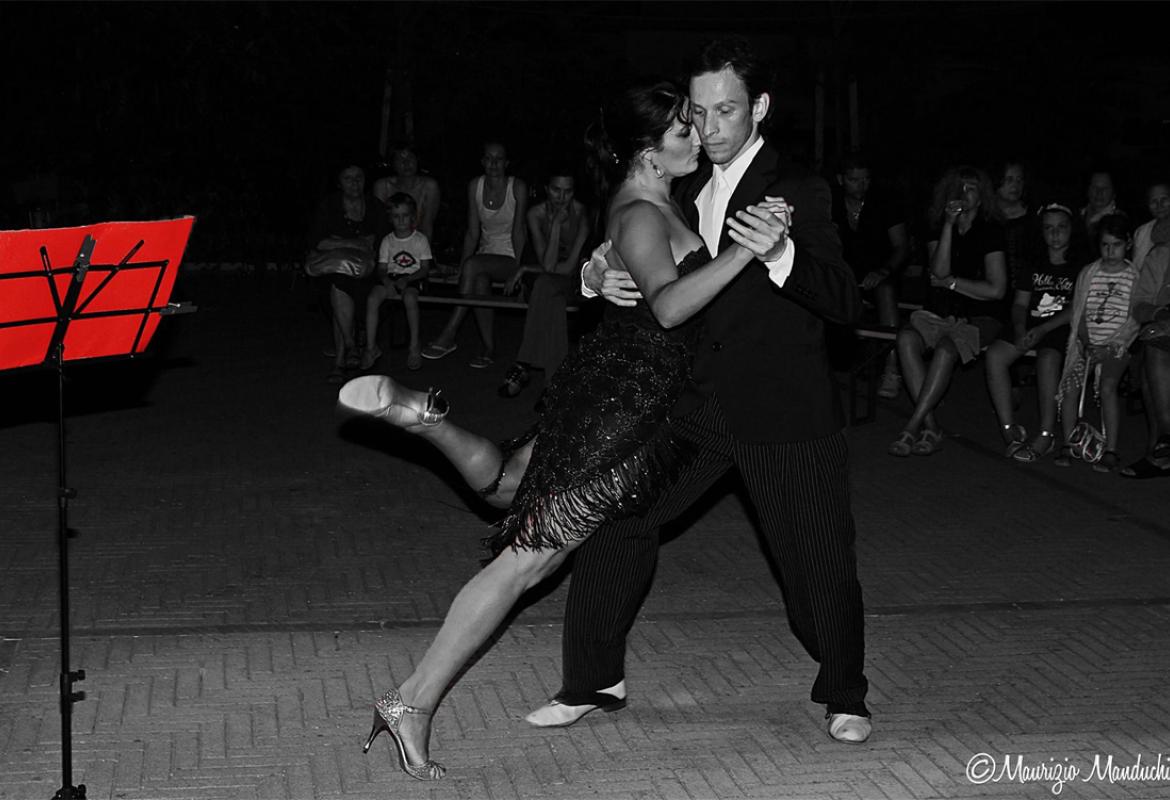 Il "Tango... Pizzicato" sui torrioni del castello