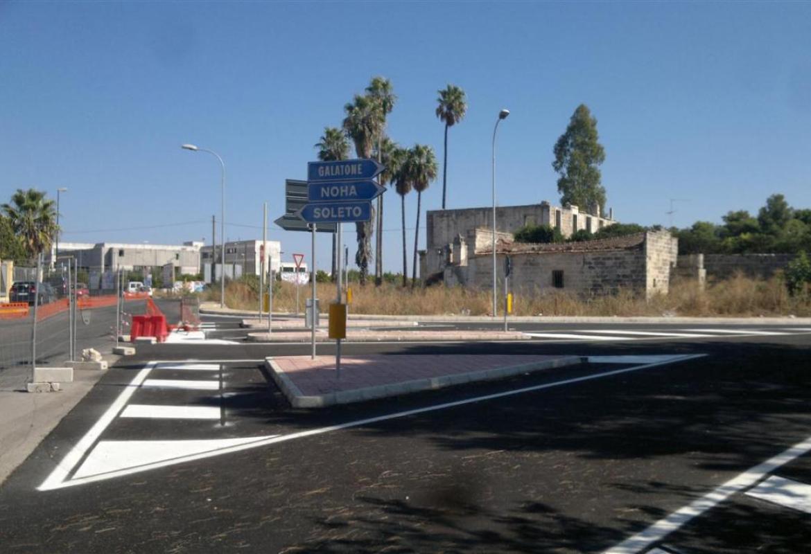 "Un rondò ed una pensilina in via Ugo Lisi?"