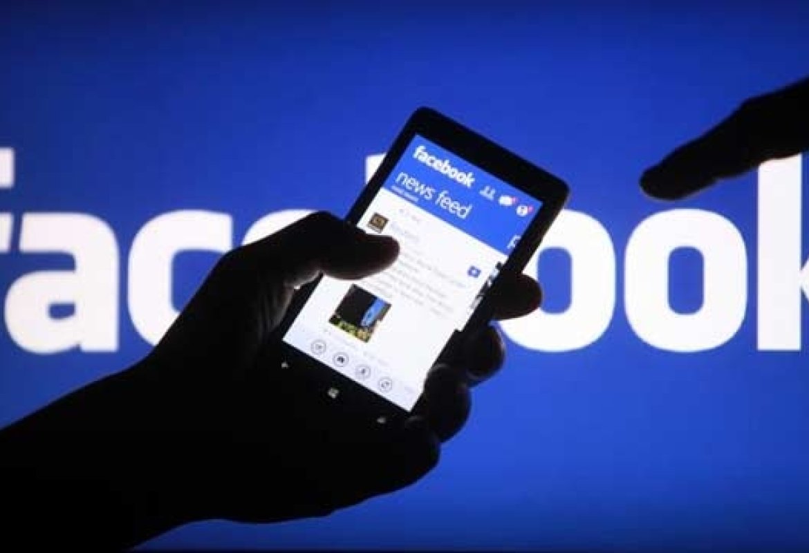 È reato scrivere apprezzamenti sessuali su facebook