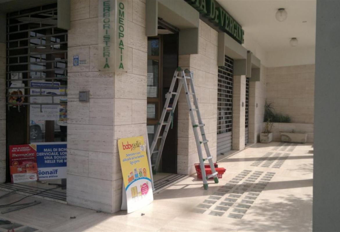 Furto con scasso alla Farmacia Vergine