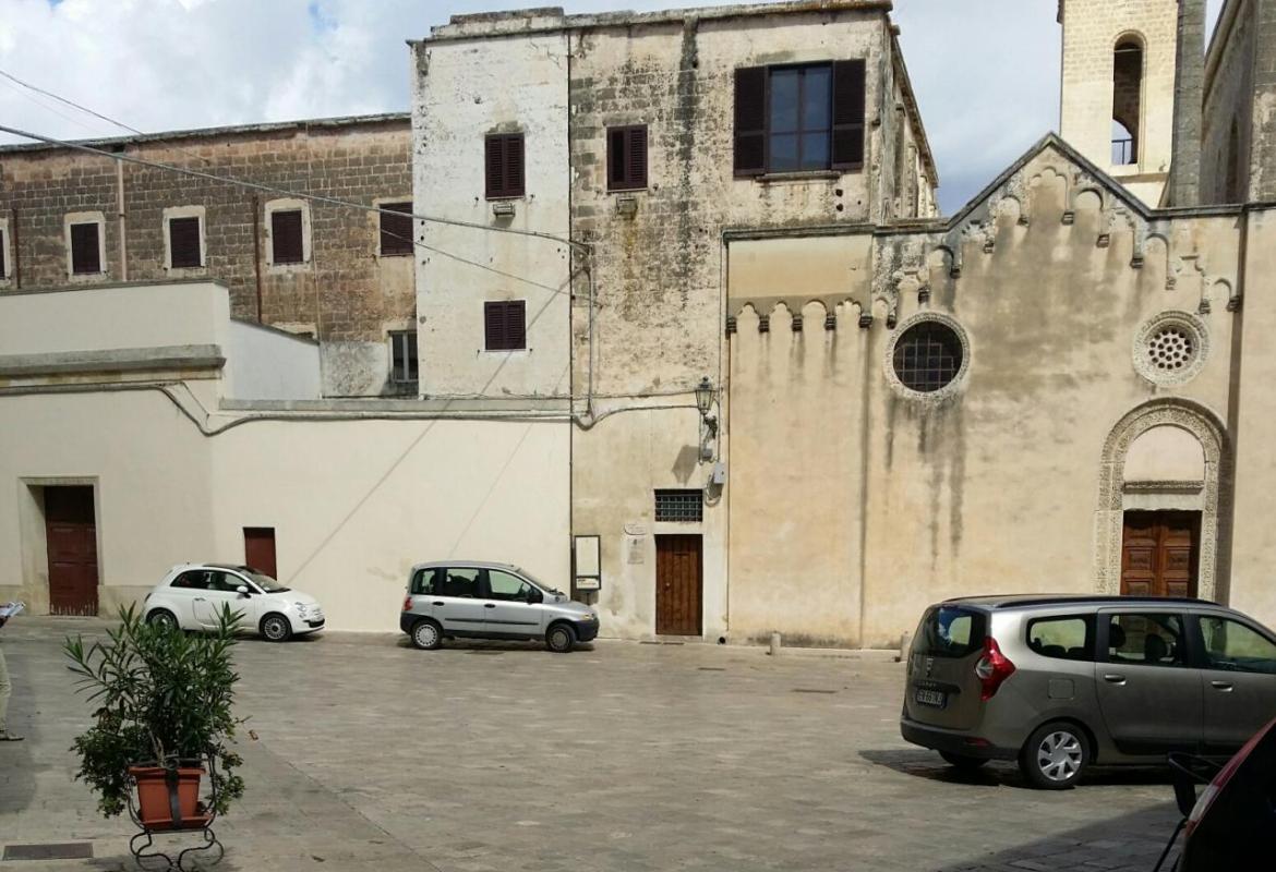 "Buona l'idea ma chi difende la piazza dagli stupidi?"