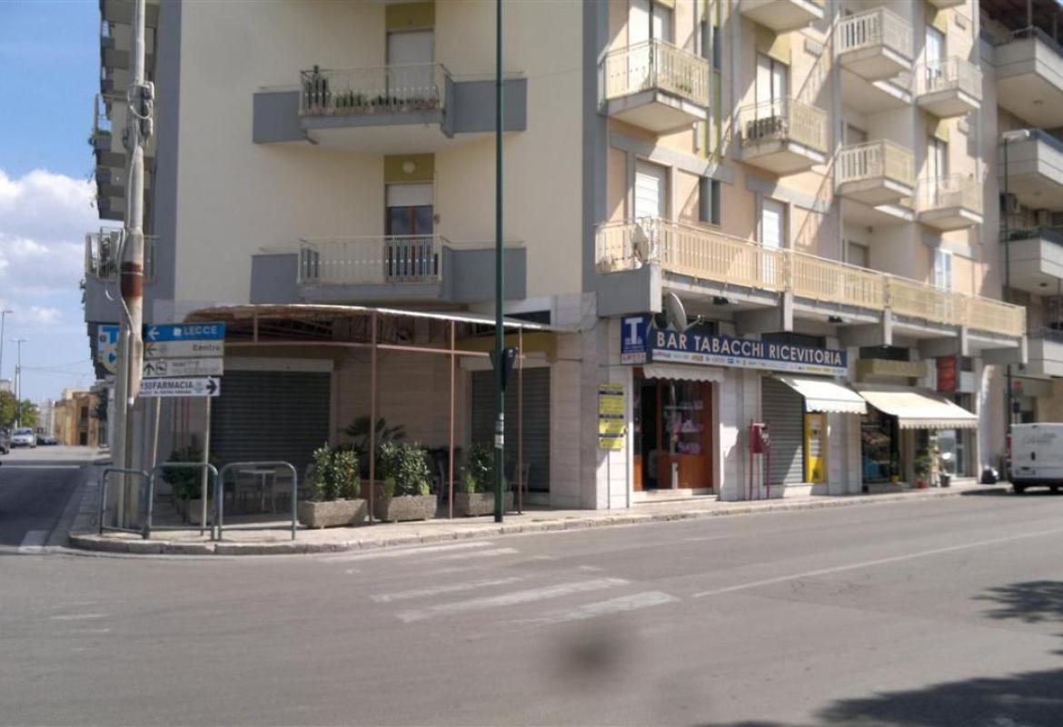 Furto alla tabaccheria Contaldo, guardia giurata spara due colpi in aria ma i banditi non si fermano