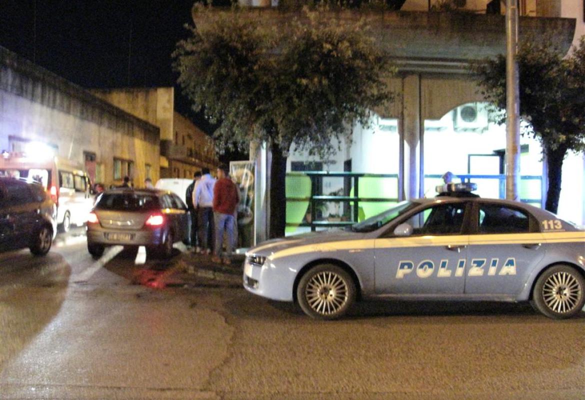 Rapina al Better di via Soleto, ferito il titolare