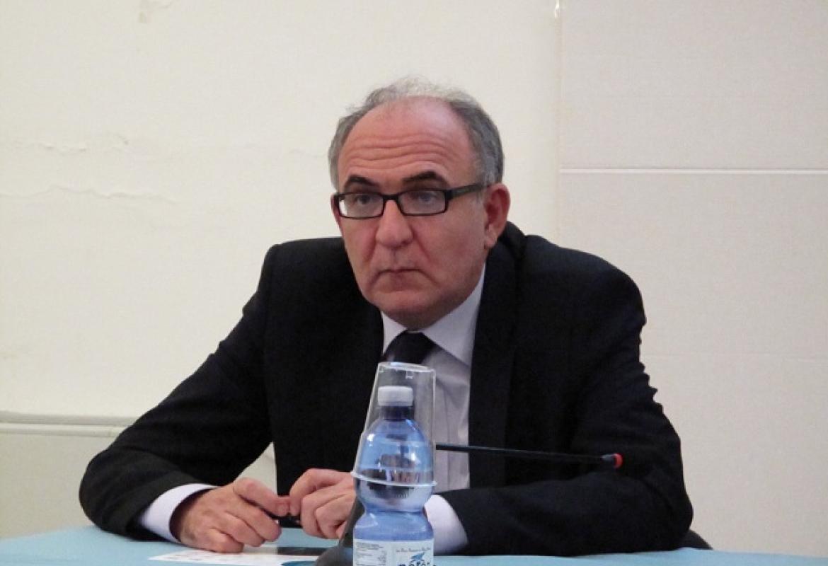 Il Sindaco perde le staffe ma poi abbraccia Amante