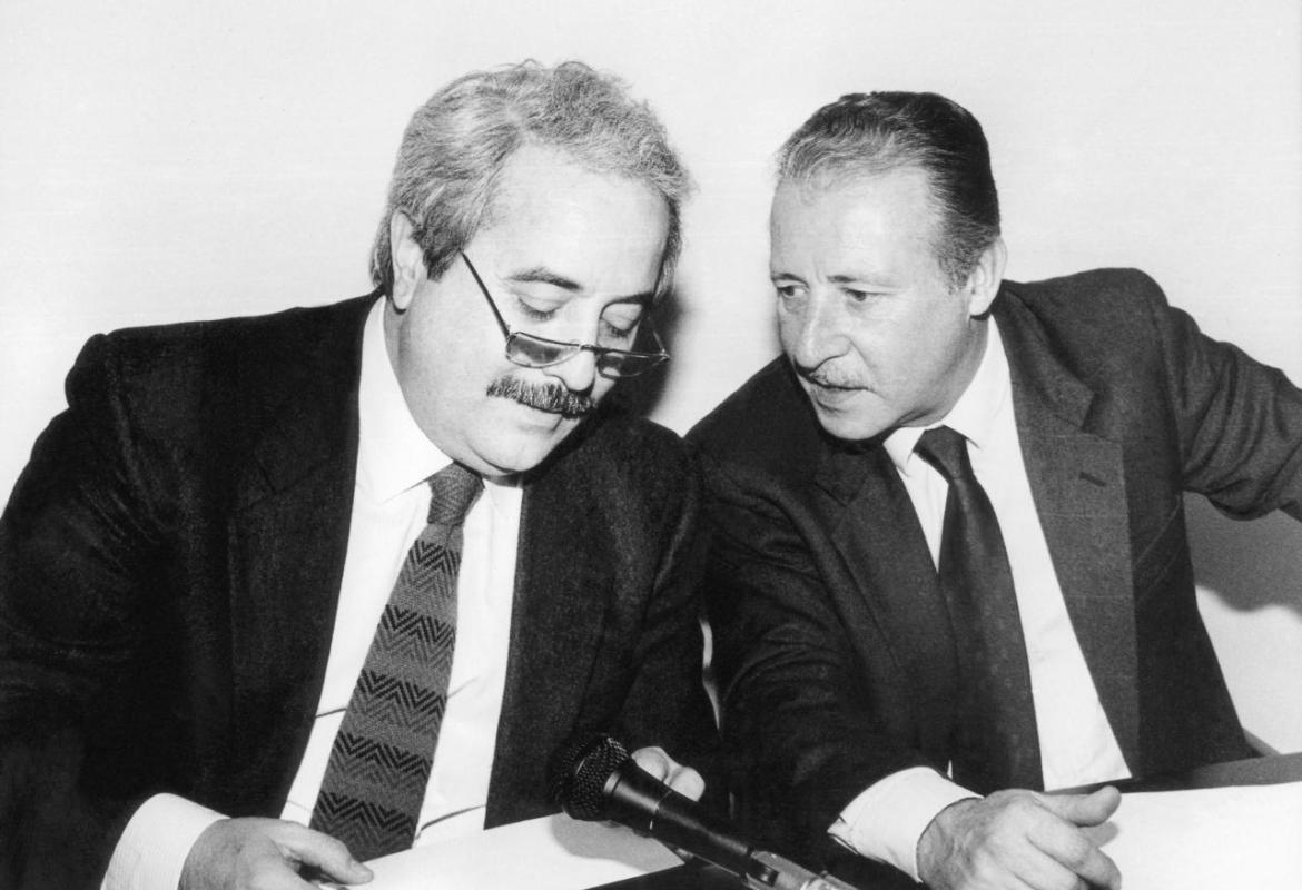 "Fuori la mafia...!"