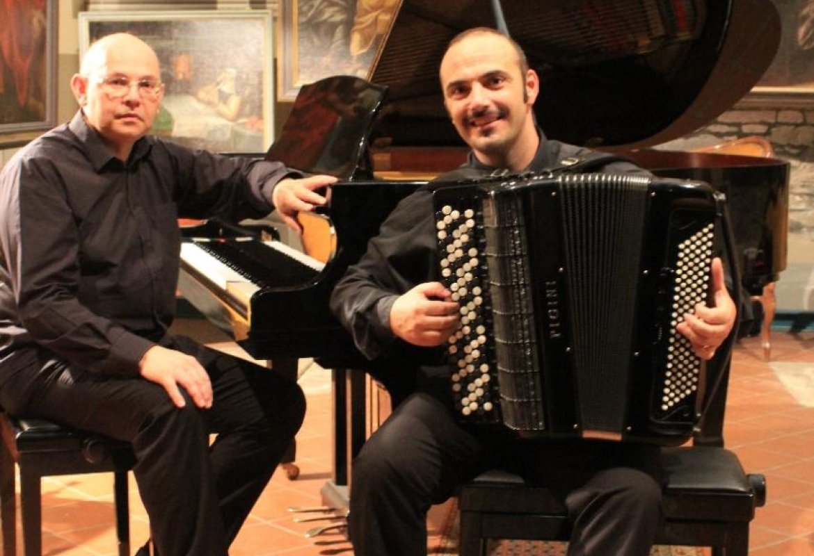 Pianoforte e fisarmonica questa sera a "I Concerti del Chiostro'