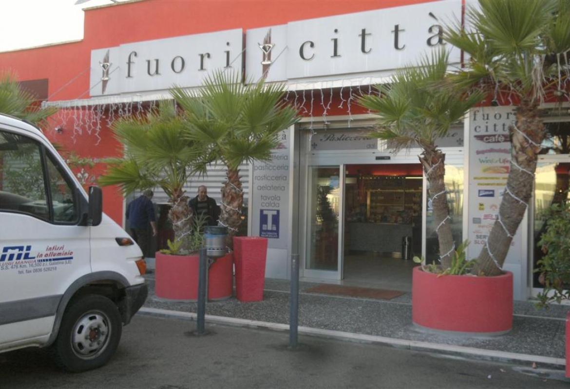 Attacco notturno a 'Fuori città', rubati denaro e tabacchi