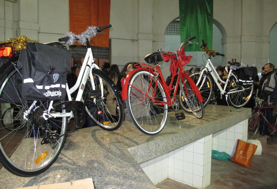 "Tu scendi e sali in bici e siam tutti più felici"