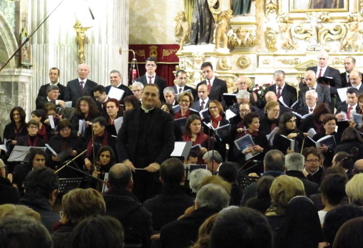 L'estatico canto del coro diocesano al Carmine