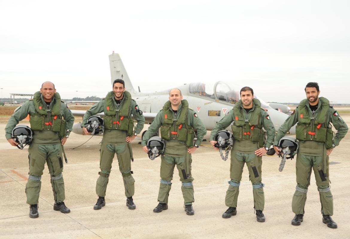 Consegna delle aquile a cinque piloti del Kuwait