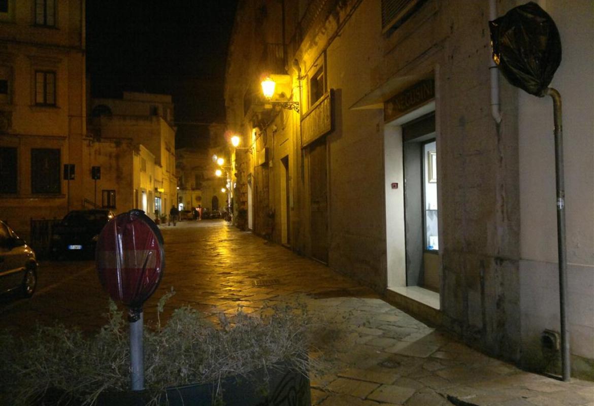Via Vittorio Emanuele II si percorre verso l'Orologio