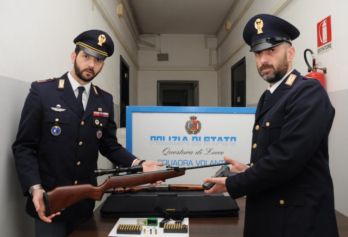 Minaccia un automobilista con una pistola, indagato leccese