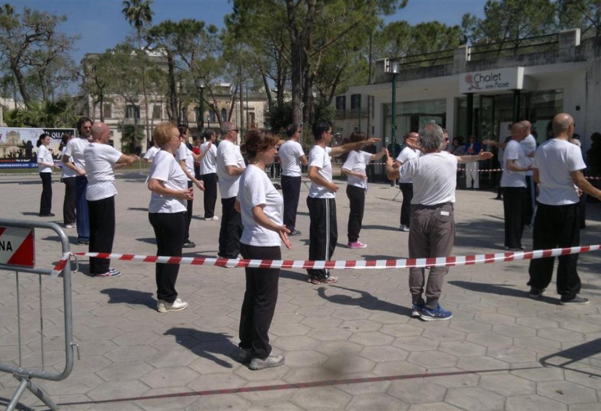 Tai ji quan, Galatina con la Zen Shin guarda ad Oriente