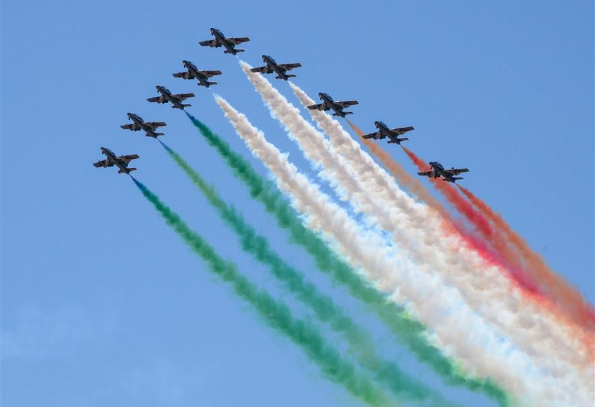 "Per l'ampio spazio a saettar insegno"