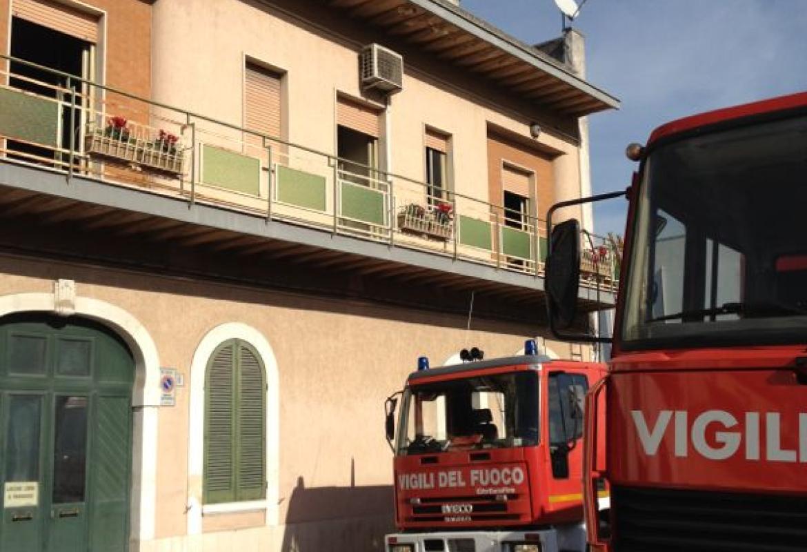 Paura in viale Ionio. Va a fuoco un appartamento