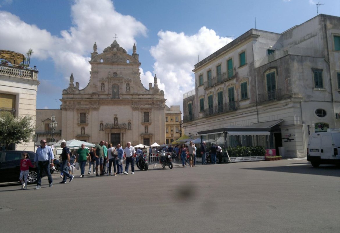 Un sibilo multicolore per le strade del centro