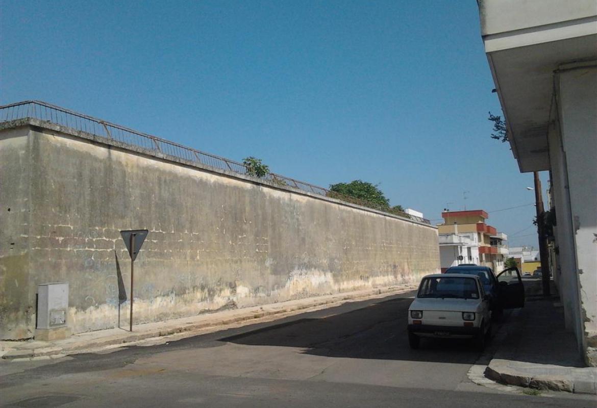 Non pioveranno più fichi in via Isola d'Elba