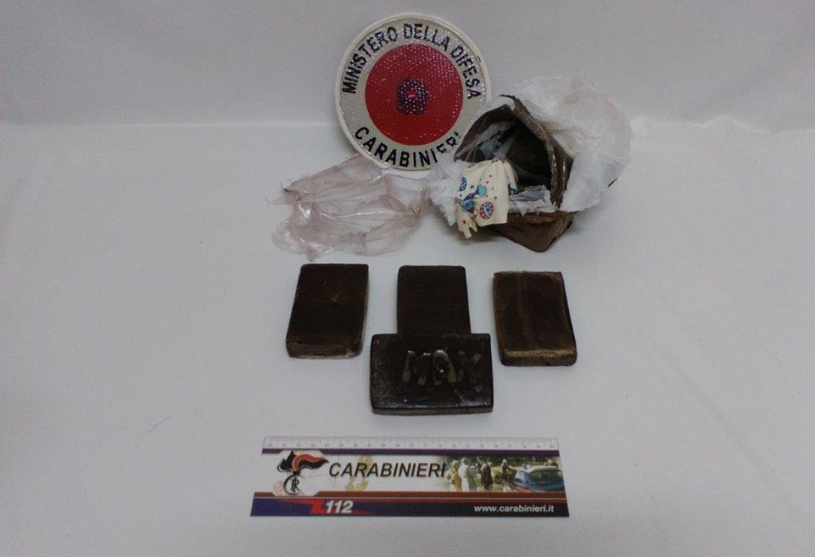 Fuggono davanti ai Carabinieri e vengono arrestati 