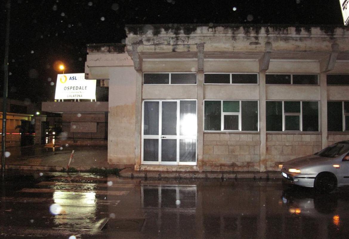 Investita a dieci metri dall'ospedale giace ferita per venti minuti sull'asfalto aspettando l'ambulanza