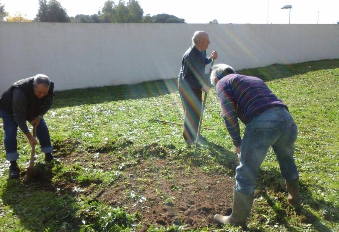 Con i nonni a contatto della terra