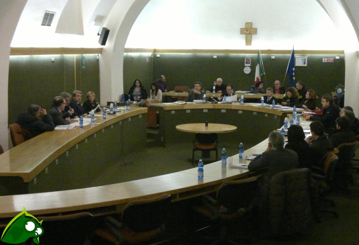 I rifiuti finiscono in Consiglio Comunale