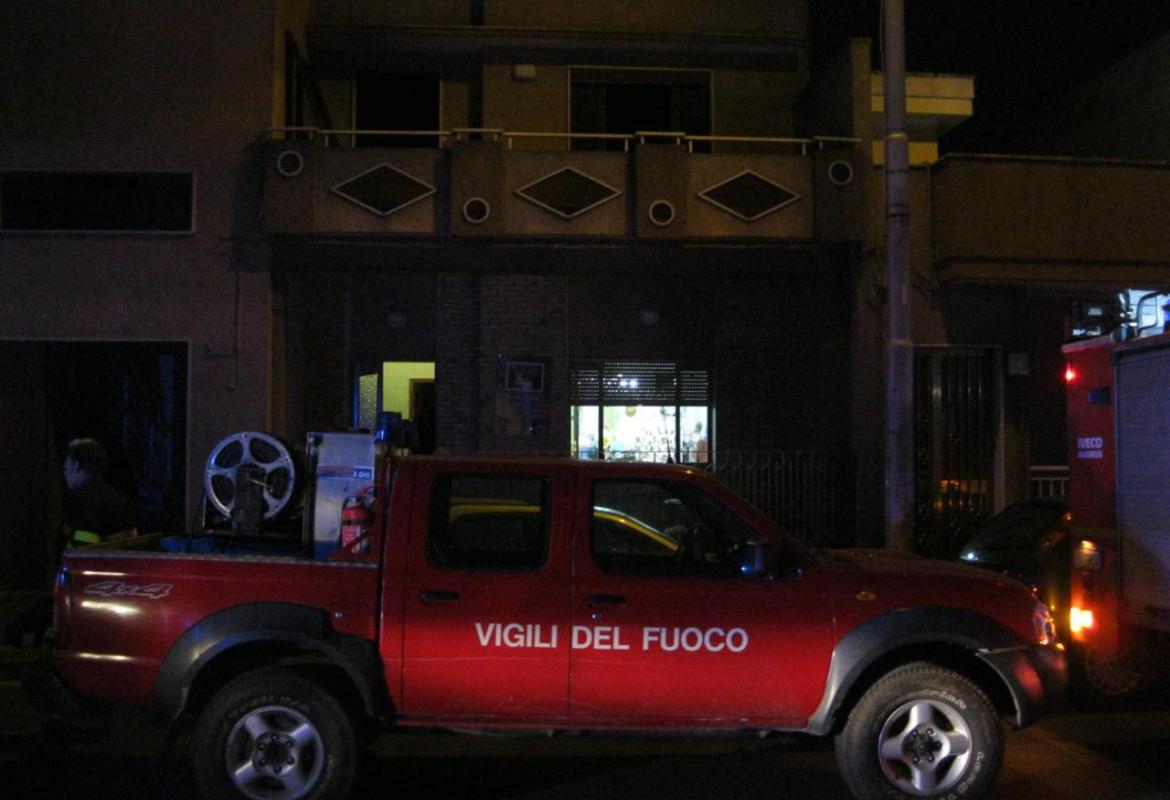 Al fuoco un appartamento, ricoverati i due inquilini