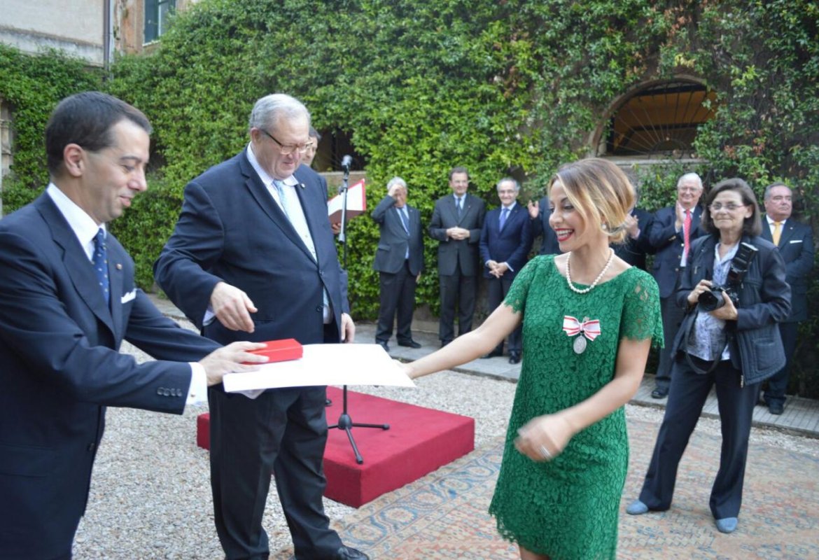 A Maria Elena Grecolini la medaglia d'argento del Sovrano Ordine di Malta