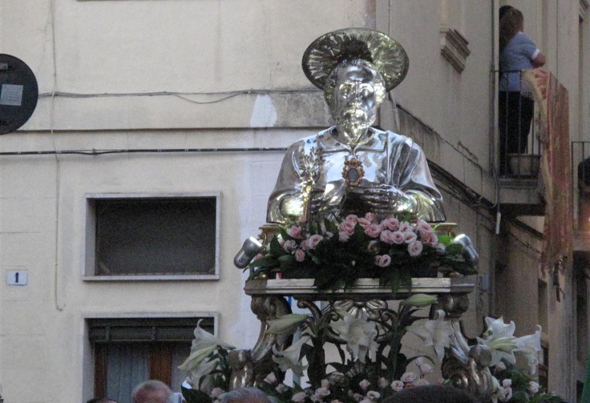 "Paulu busca e Pietro mangia"